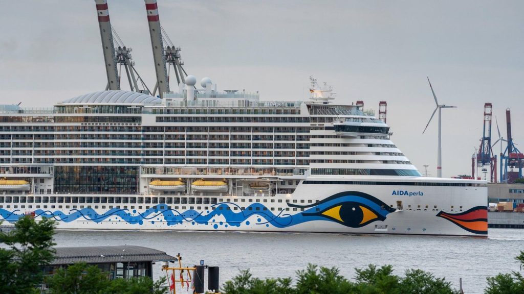 Kreuzfahrt: Schnell nach Hamburg: "Aida Perla" ändert wegen Sturmtiefs Route