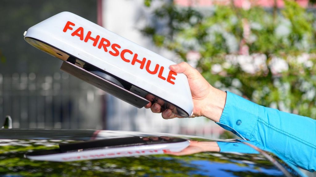 Geplante Reform: Eltern als Fahrlehrer: Neue Regeln sollen Führerschein günstiger machen