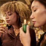Länger gut riechen: Ein Duft, der hält: Tipps für langanhaltendes Parfum