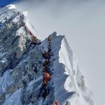 Höchster Gipfel der Welt: Mindestens 350 Touristen nach Schneesturm von Mount Everest gerettet
