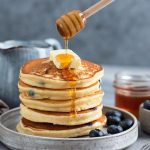 Amerikanisches Original: ⁠Wie Sie mit wenigen Handgriffen kleine fluffige Pancakes backen