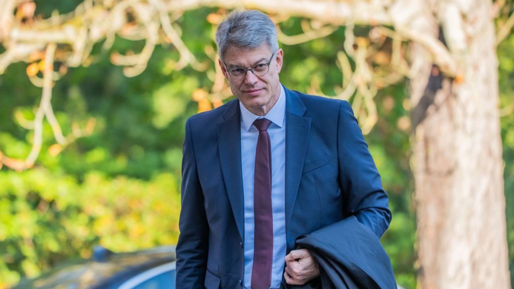 Bundesregierung: Nach Zusammenbruch: Verkehrsminister Schnieder hat Krankenhaus verlassen