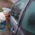 Tipps vom ADAC: Zugefrorene Scheiben und Schlösser: Diese Hilfsmittel sind für Autofahrer ein Muss