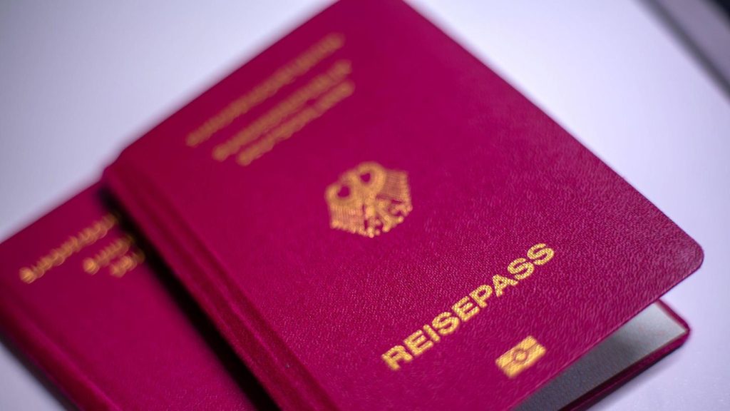 Doppelpass: "Perfide": Unions-Vorstoß stößt bei Grünen auf scharfe Ablehnung