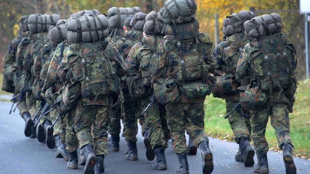 Meinung: Der Wehrdienst könnte die Jugend aus ihren Blasen holen