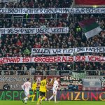 Fußball-Bundesliga: Protest-Plakate: Wagner stellt sich den FCA-Fans