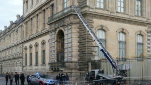Louvre-Diebstahl: Ermittlungen gegen zwei Verdächtige - drei Festgenommene frei