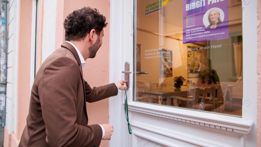 Abgeordneter stärkt Präsenz: Banaszak eröffnet neues Büro in Brandenburg