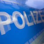 Notfälle: Unbekannter bewirft Seniorin mit Böller