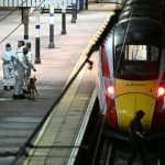 "Rennt, rennt weg!": Zehn Verletzte bei Messerangriff in Zug in England