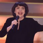 Frankreich: Mireille Mathieu: Chanel-Hut und Sonnenschutz gegen die Zeit