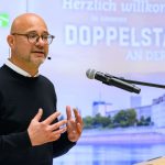 Nach Stichwahlsieg: Frankfurts neuer parteiloser OB tritt Posten an