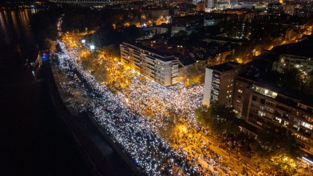 Gedenken in Serbien ein Jahr nach Einsturz von Bahnhofsdach in Novi Sad