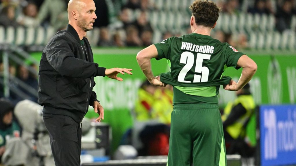 Fußball-Bundesliga: Paul Simonis bleibt vorerst Trainer des VfL Wolfsburg