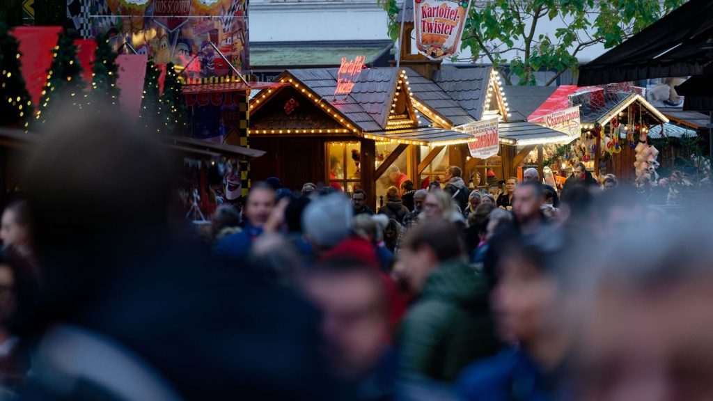 Weihnachtsmarkt: Frühstarter-Weihnachtsmarkt in Essen: Glühwein im November