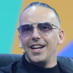 Leute: Heiratsantrag vor Privatjet - Rapper RAF Camora ist verlobt