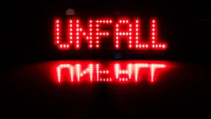 Unfall auf A9: Lastwagen rutscht nahe Wiedemar in Graben – Stau auf der A9