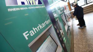 Preiserhöhung: Ermäßigte Nahverkehrstickets in Hessen werden teurer