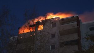 Feuer: Wohnung brennt in Mannheimer Hochhaus