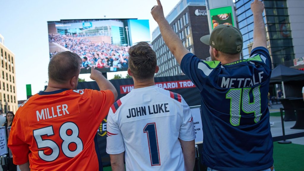 American Football: NFL auf Weltreise: Über Berlin und Rio in die Wüste?