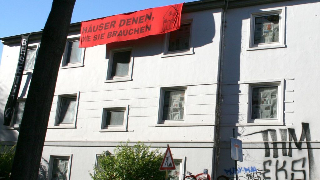 Aktivisten in der Neustadt: Polizei durchsucht besetztes Haus in Bremen