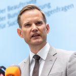 Unterhaltung: Drogenbeauftragter Streeck nennt Haftbefehl-Doku "berührend"