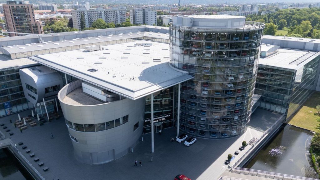 VW-Vorzeigebau: IG Metall: Gläserne Manufaktur soll Forschungsort werden