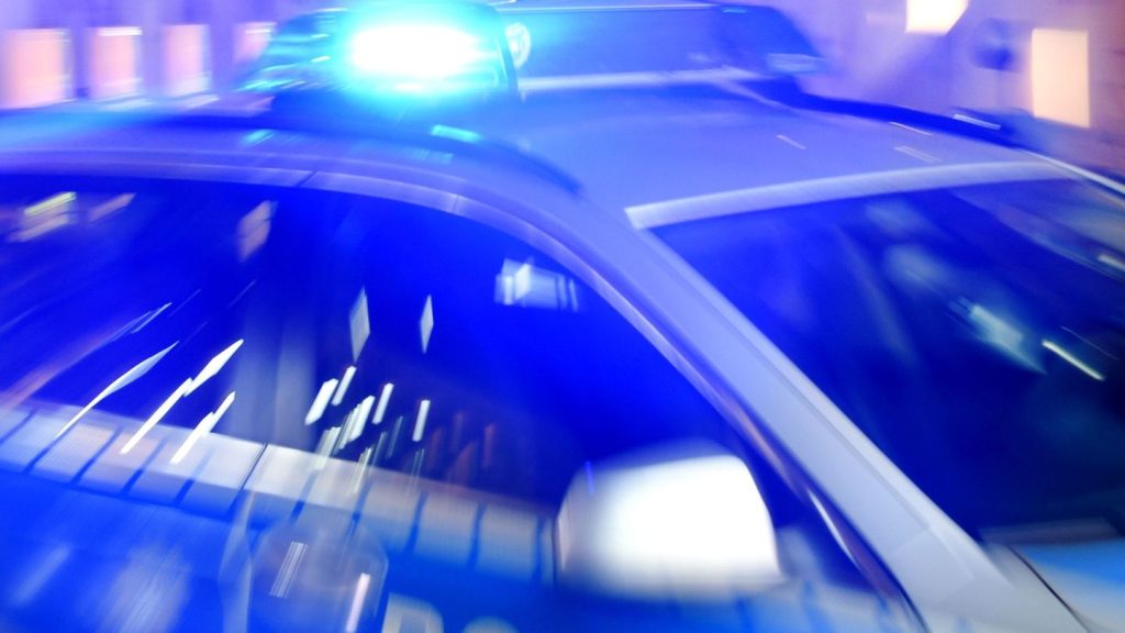 Fahren ohne Führerschein: 15-Jähriger flüchtet mit gestohlenem Auto vor Polizei