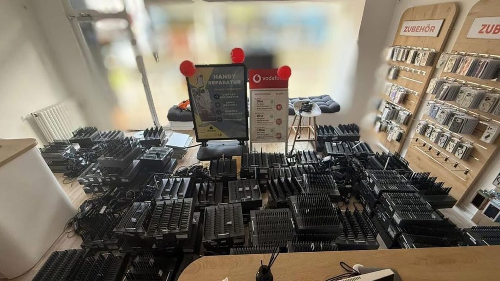 Cyberkriminalität: Razzia gegen Cyberbetrug – Maschine für Massen-SMS entdeckt