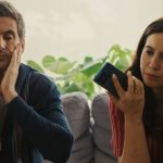 ZDFneo-Serie "the other gAIrl": Wenn sich ein KI-Bot in die Ehe einmischt