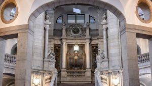 Abends ins Gericht: "Aktenzeichen Spritz" - auf einen Cocktail mit Justitia