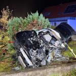Verkehr: Auto mehrfach überschlagen - Unfall endet im Vorgarten