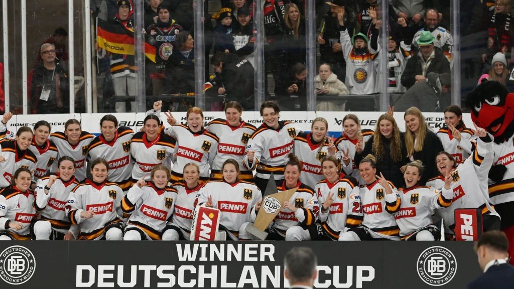 Deutschland Cup: Eishockey-Turniersieg der Frauen, enttäuschende Männer
