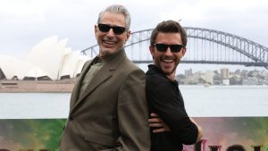 Jonathan Bailey und Jeff Goldblum singen: Sexy Medley für "Sexiest Man Alive"-Ehrung