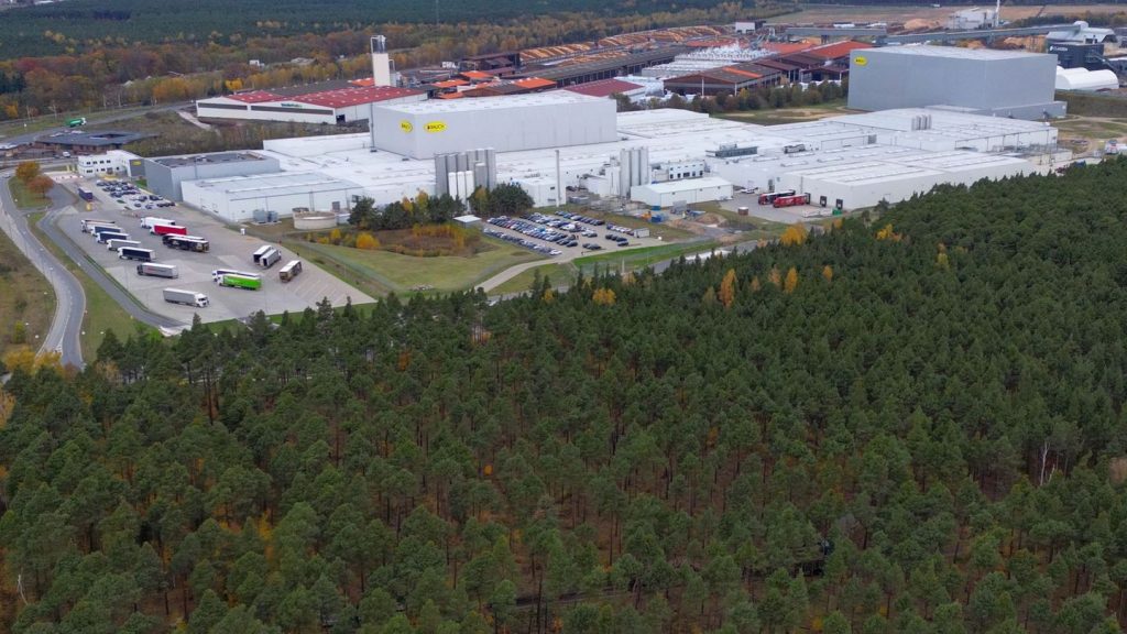 Wasserverbrauch: Bund: Genaue Wasserprüfung für Red-Bull-Werk in Baruth