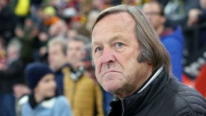Eishockey: Söder überrascht Kühnhackl mit Bayerischem Verdienstorden