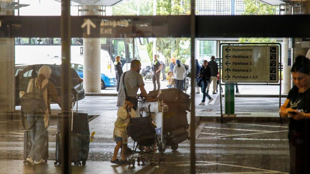 Aufnahme von Afghanen: SPD kritisiert Dobrindts Wegbleibe-Prämie als "unmoralisch"