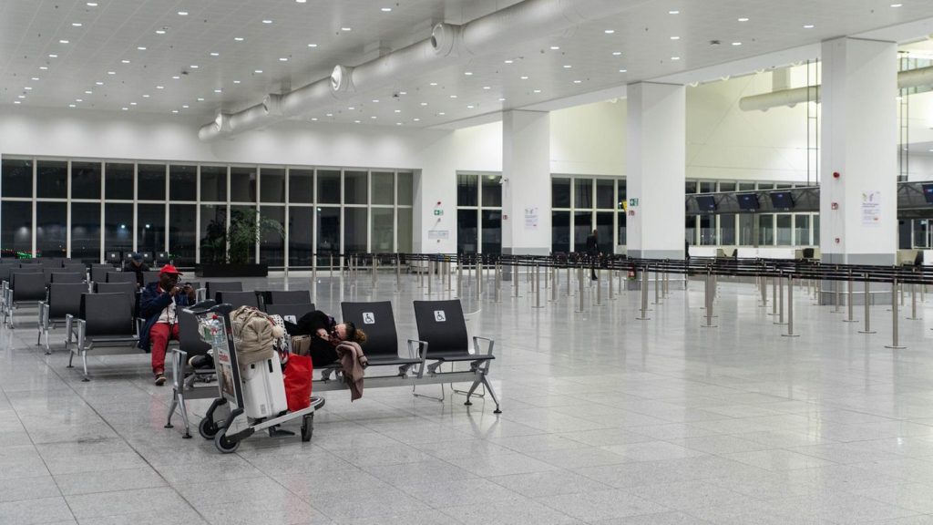 Keine Starts und Landungen: Flugverkehr in Brüssel wegen Drohnensichtung mehrfach eingestellt