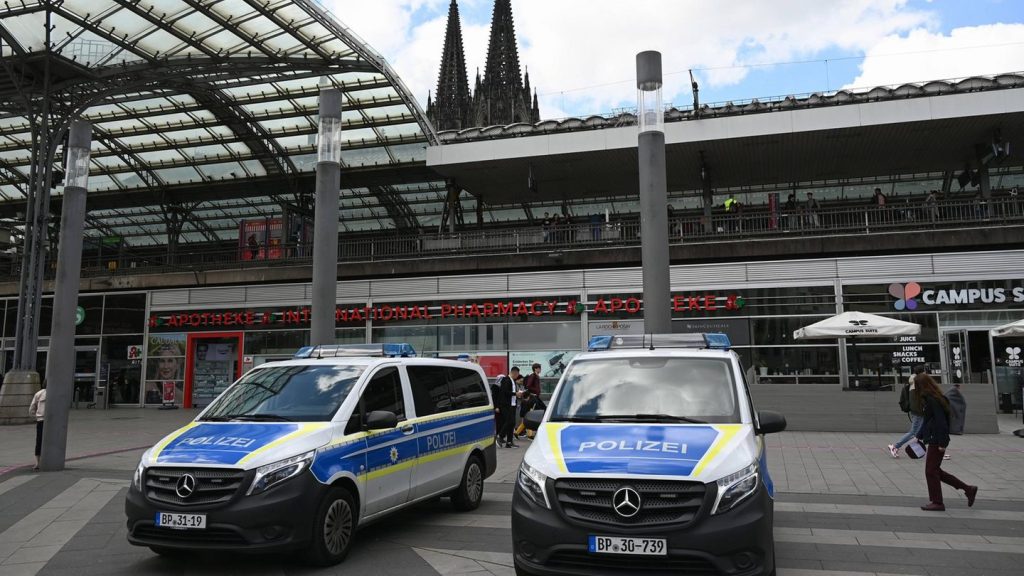 BVB und Schalke 04: Hooligans liefern sich Massenschlägerei am Kölner Hauptbahnhof
