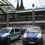 BVB und Schalke 04: Hooligans liefern sich Massenschlägerei am Kölner Hauptbahnhof
