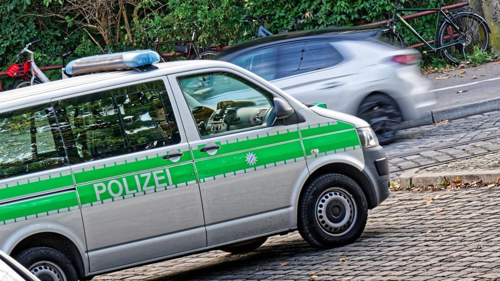 Bayern: Alarm für die Polizei – doch die "Frau mit Schwert" war bloß verkleidet